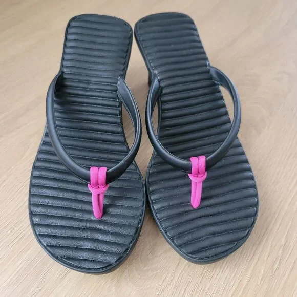 CROCS Cabana Slip On Thong Wedge Heels Flip Flops Sandals Black Rubber Womens 7 - Picture 2 of 4